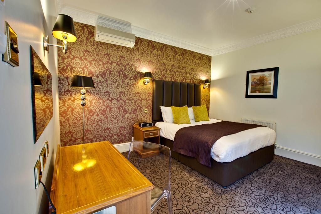 Pontlands Park Hotel Chelmsford Exterior photo